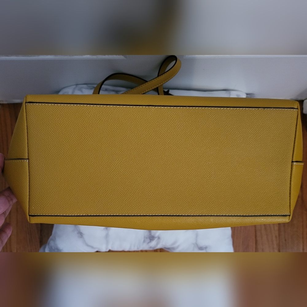 COACH BAG (MUSTARD COLOR) LIKE NEW, EXTREMELY CLEAN!! - Picture 8 of 10